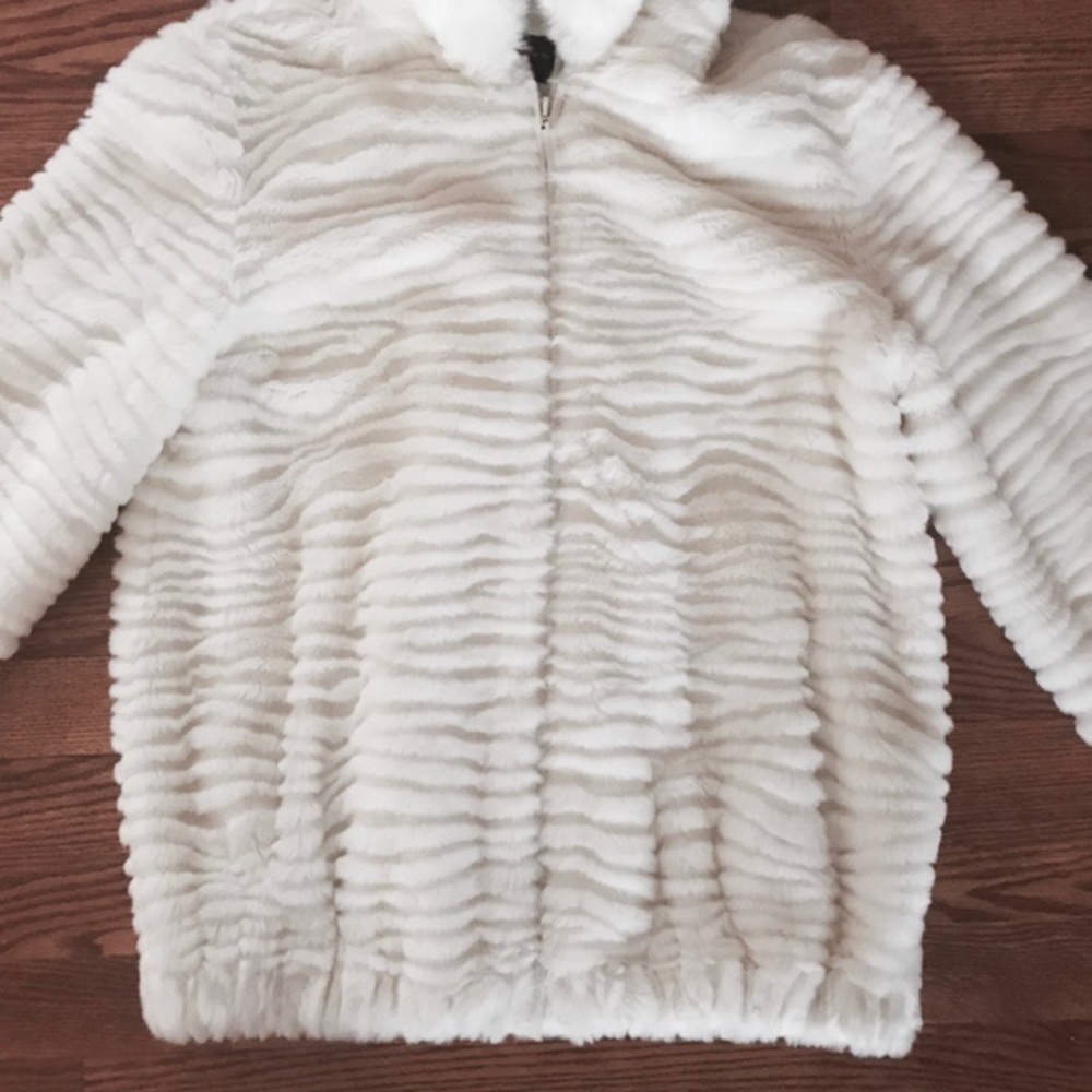 FAUX FUR Jacket with Hood and Pockets - Picture 2 of 8